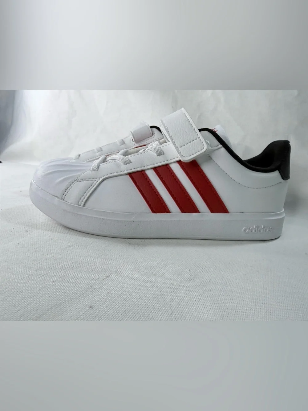 Adidas STREETTALK Kids SIZE 3Y White Classic Sneakers with Red Stripes.